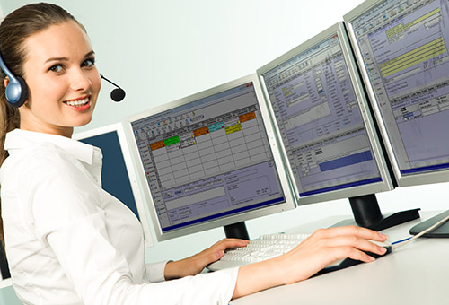 Dispatcher using plumbing contractor software to manage high volume service calls. 